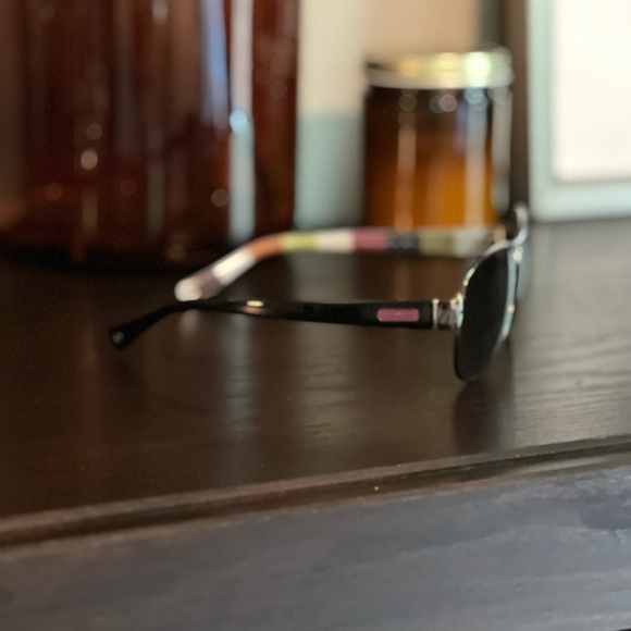 Coach sunglasses Aviator Style with rainbow detail on inside frames - Picture 2 of 4